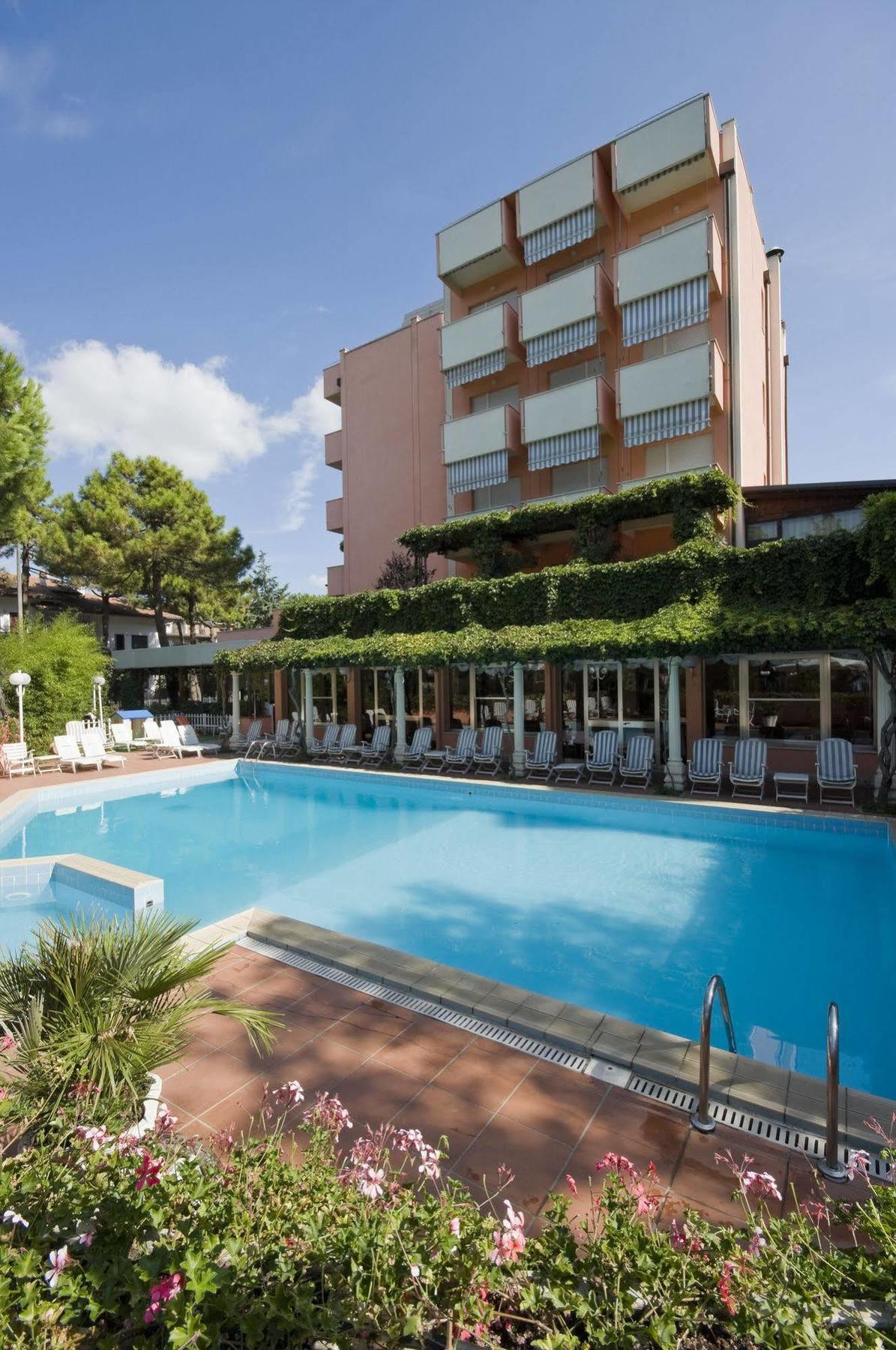 Hotel Meeting Cesenatico Eksteriør billede